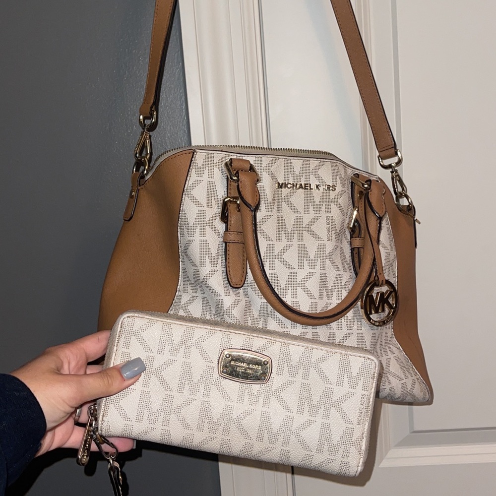 Michael Kors Purse and Wristlet Set